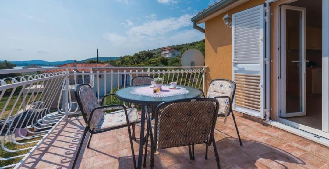 Apartment Petra Raslina エクステリア 写真