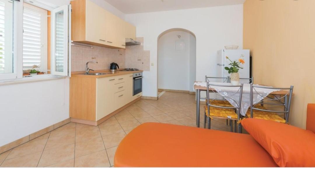 Apartment Petra Raslina エクステリア 写真