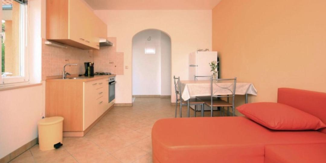 Apartment Petra Raslina エクステリア 写真